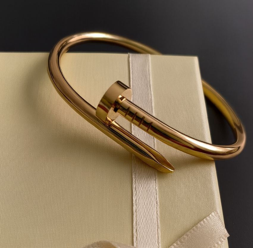Pulsera Clavo Dorado