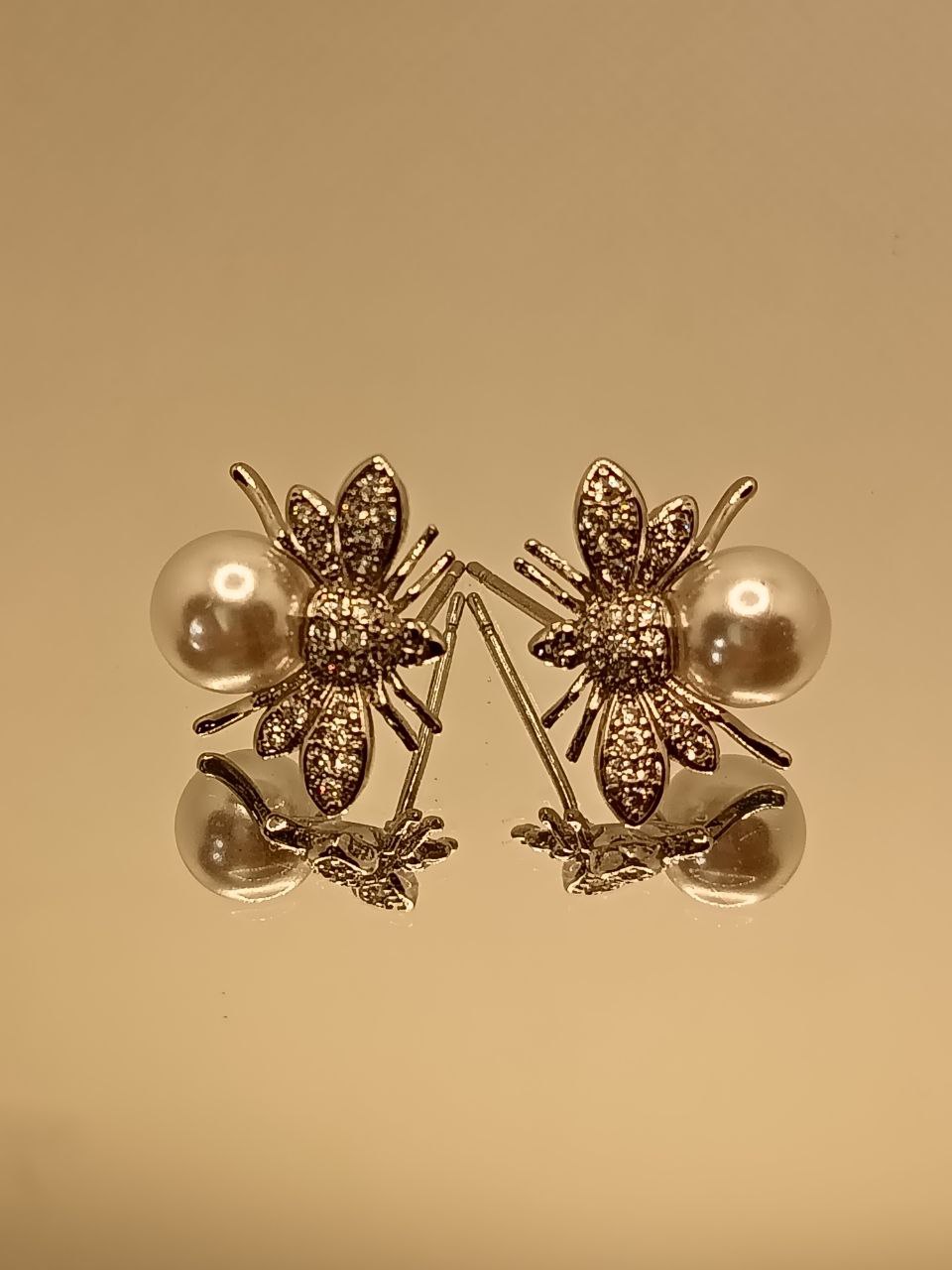 Bee Pearl Dreams