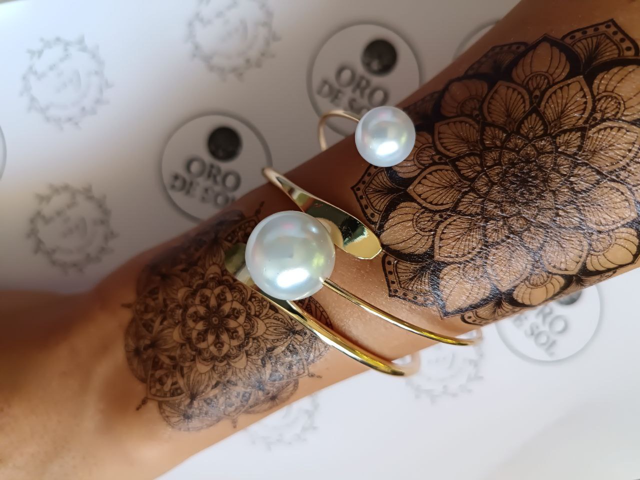 Pulsera Dorada con Perlas
