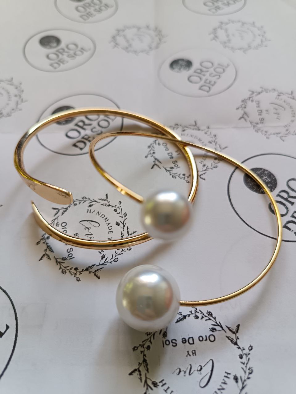 Pulsera Dorada con Perlas