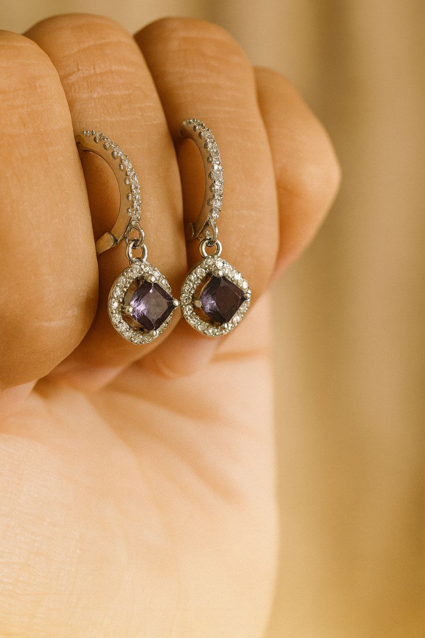 Pendientes colgantes con detalle brillante