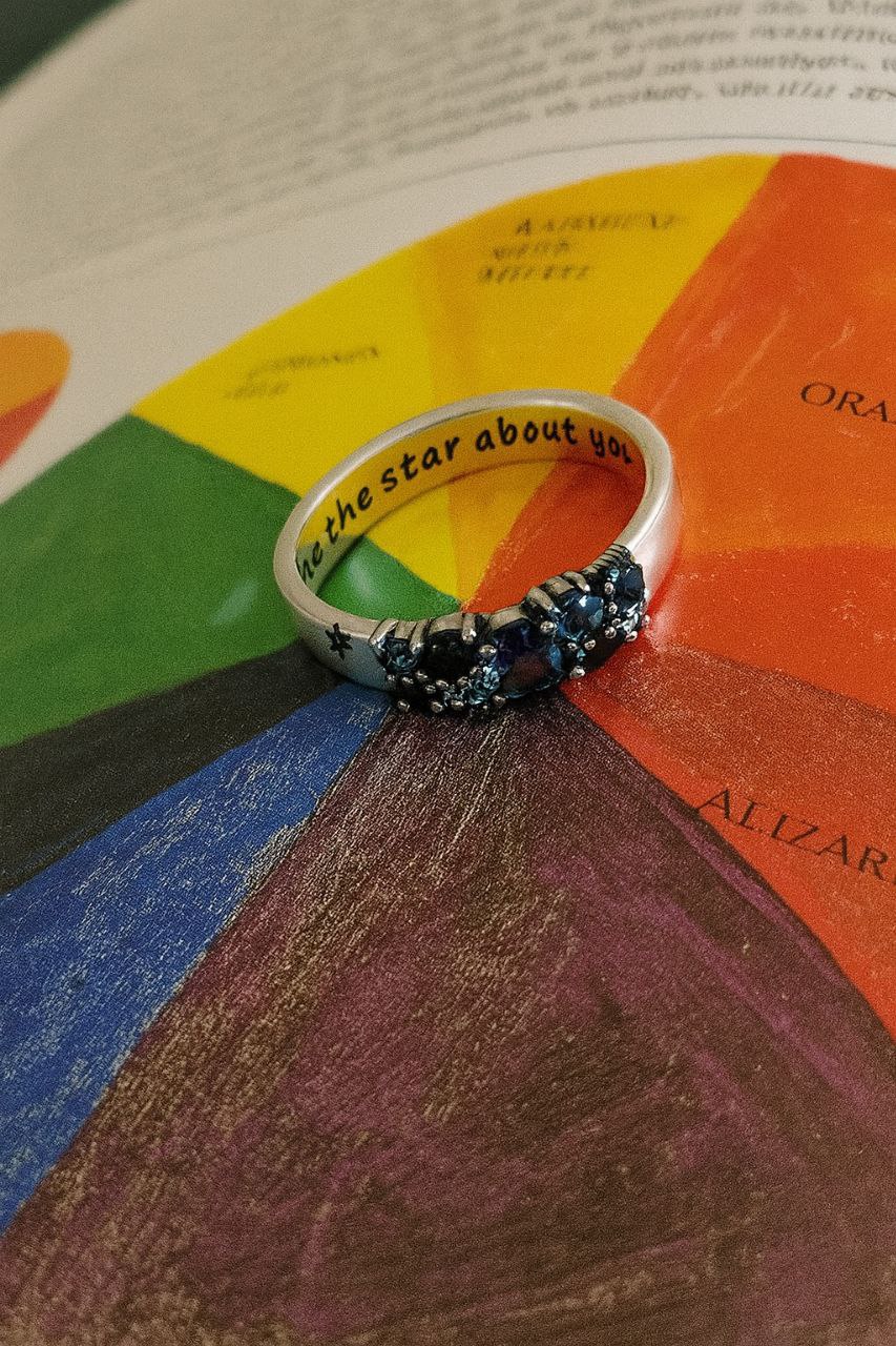 Anillo plateado