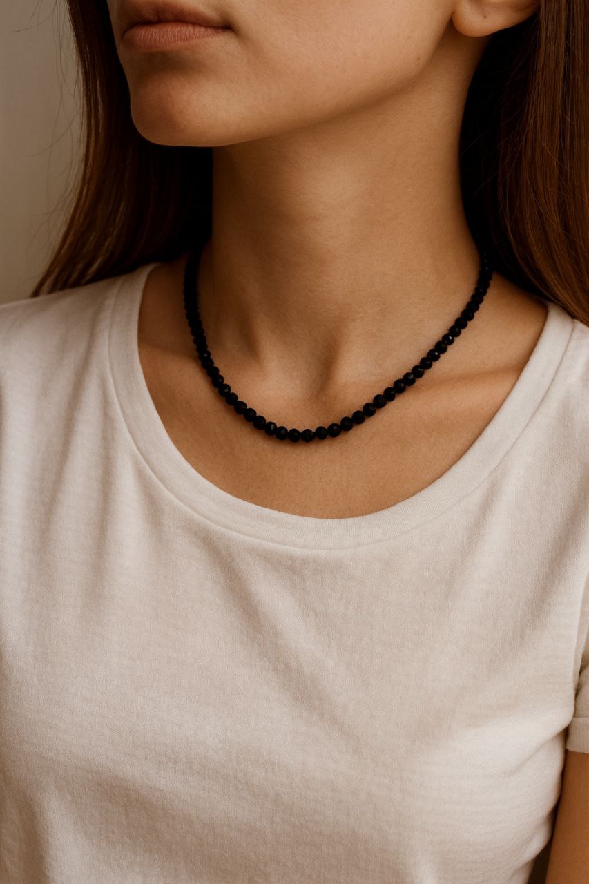 Collar “Noir Minimal”