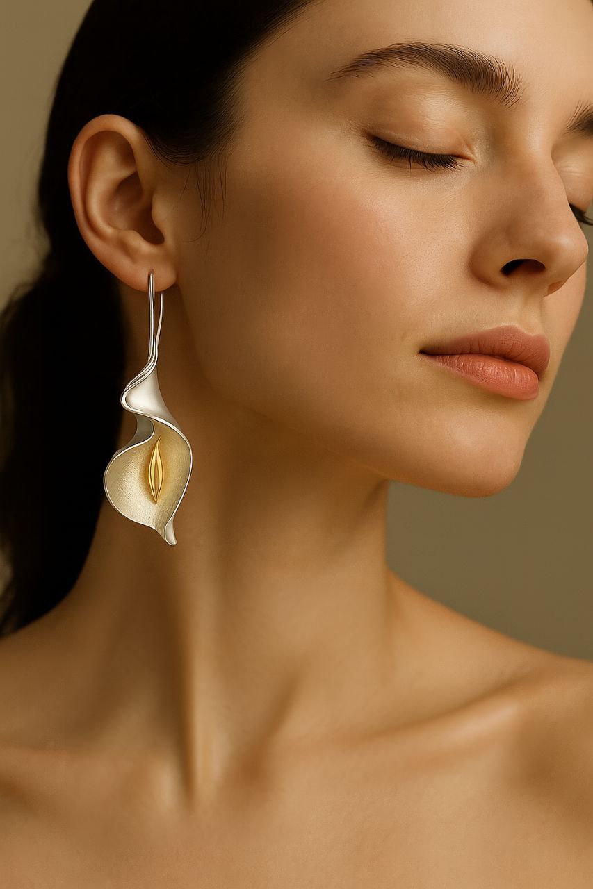 Pendientes flor calas doradas