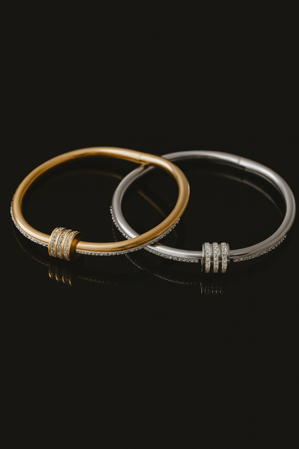 Brazalete metálico en tono plateado